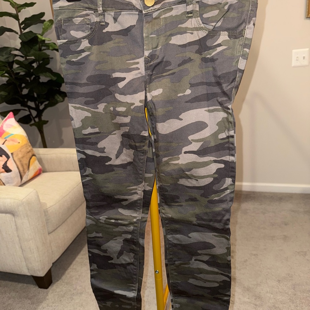 Camouflage Skinny Pants